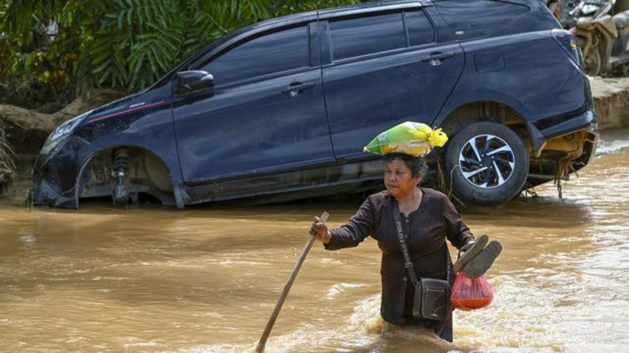 Bupati Tapanuli Tengah, Masinton Pasaribu melalui akun media sosialnya mengungkap identitas 86 orang meninggal dunia akibat banjir bandang dan longsor. Ia juga menjelaskan, ada 508 orang terl