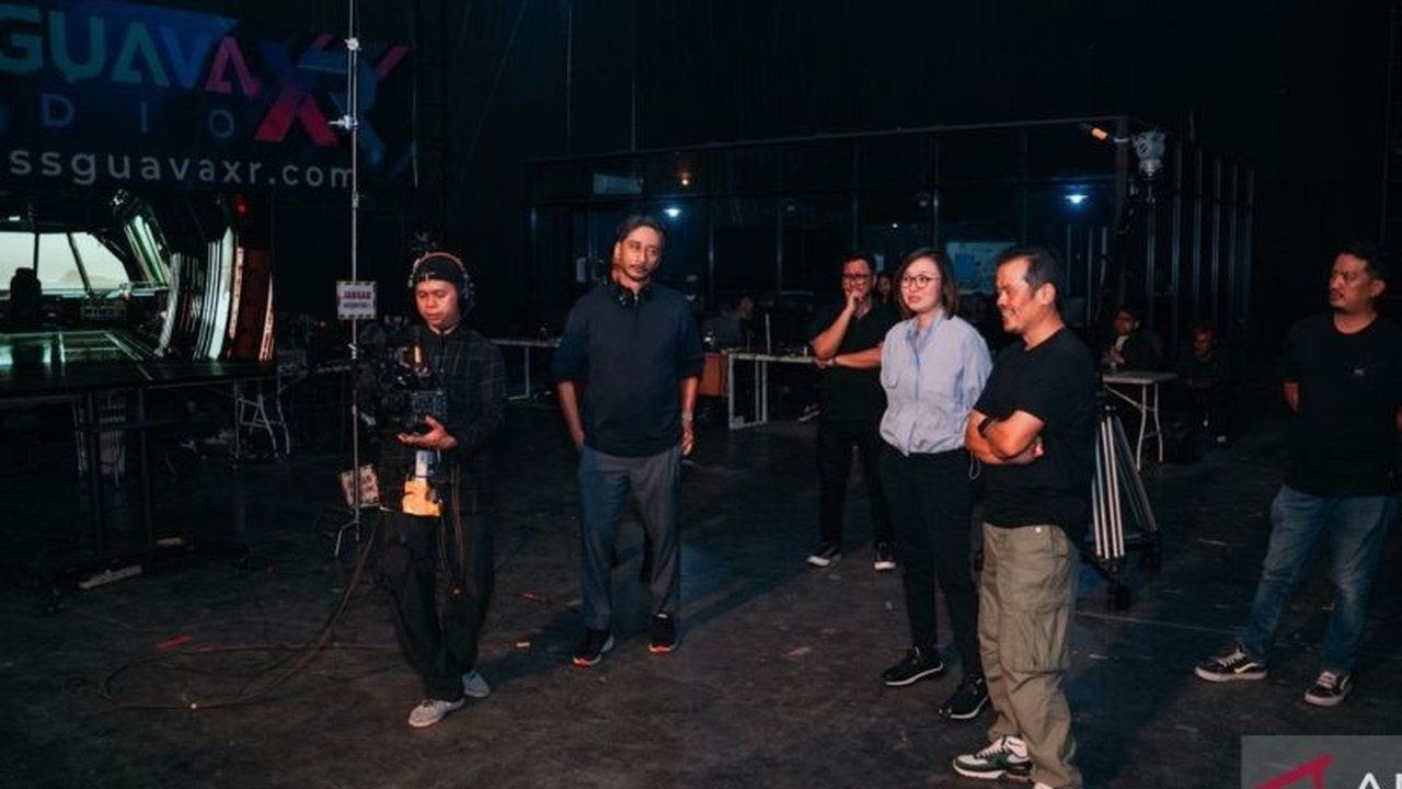 Wamenekraf Irene Umar dorong kreativitas film animasi 'Pelangi di Mars' agar tak berhenti di layar, melainkan merambah potensi suvenir dan IP. Simak inovasi teknologi XR yang digunakan!