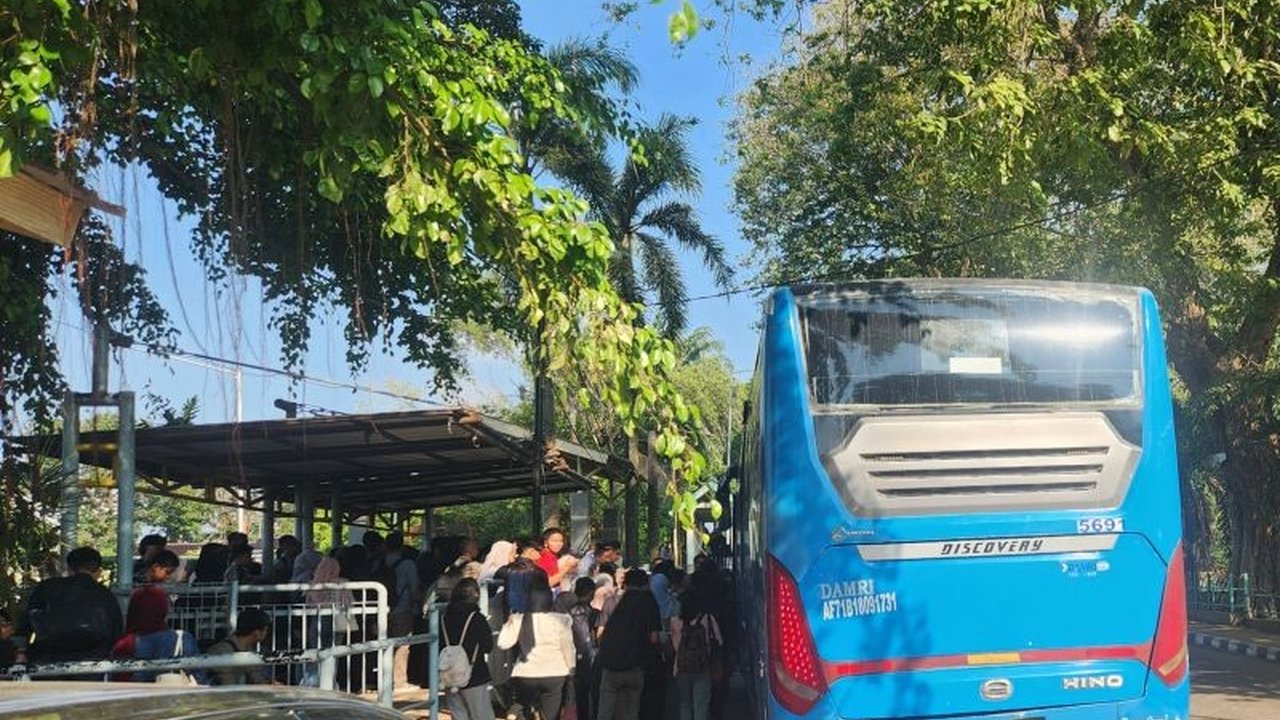 Universitas Sriwijaya (Unsri) akan menambah 12 bus mahasiswa baru untuk rute Palembang-Indralaya mulai 2026, guna mengatasi kekurangan transportasi dan meningkatkan kenyamanan.