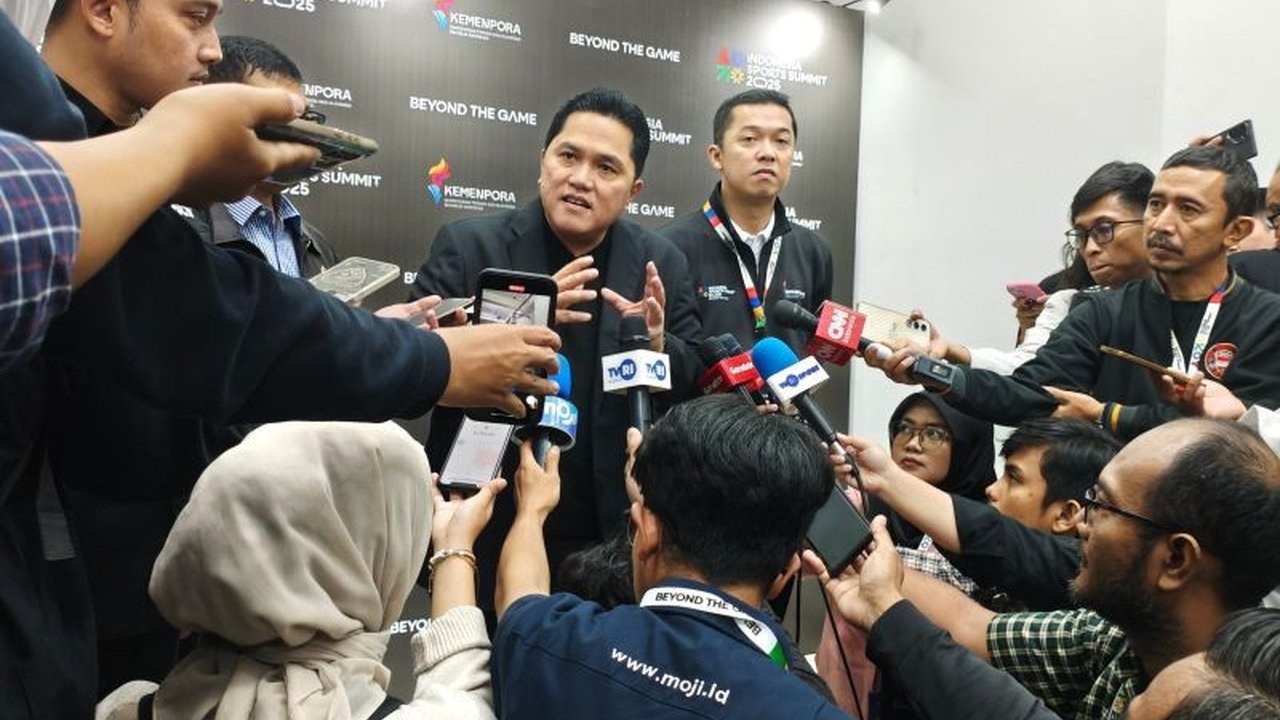 Menteri Pemuda dan Olahraga Erick Thohir berkomitmen penuh untuk menghadirkan regulasi yang mempermudah sektor industri olahraga, mendorong pertumbuhan ekonomi nasional dan menghilangkan polemik.