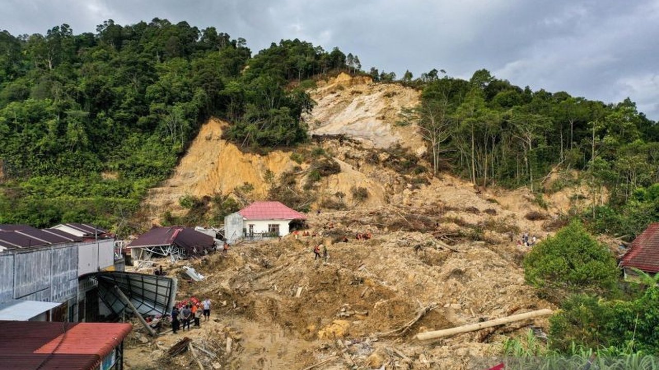 Kementerian Kehutanan (Kemenhut) telah melakukan penyegelan lahan terhadap empat subjek hukum di Sumatra yang diduga kuat menjadi pemicu banjir dan longsor, dengan delapan subjek lain dalam pantauan.