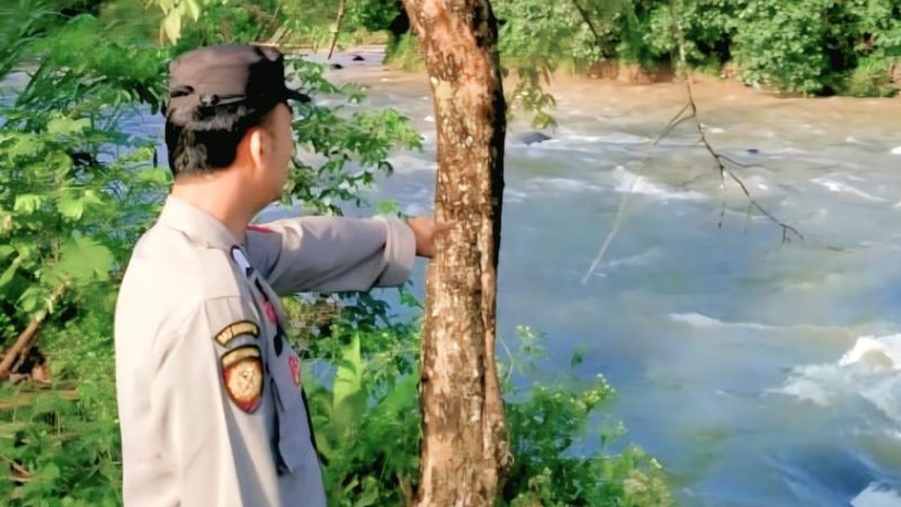 Polres OKU mengintensifkan pemantauan debit Sungai Ogan untuk antisipasi banjir dan tanah longsor menyusul peringatan dini BMKG. Langkah ini diambil sebagai respons preventif terhadap potensi bencana hidrometeorologi di wilayah tersebut.