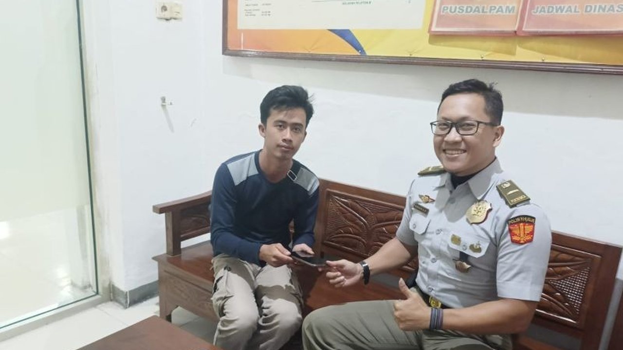 PT KAI Daop 7 Madiun berhasil menemukan 623 barang hilang senilai Rp817,9 juta sepanjang Januari-November 2025. Mayoritas barang telah kembali ke pemiliknya, menunjukkan komitmen layanan Lost and Found.