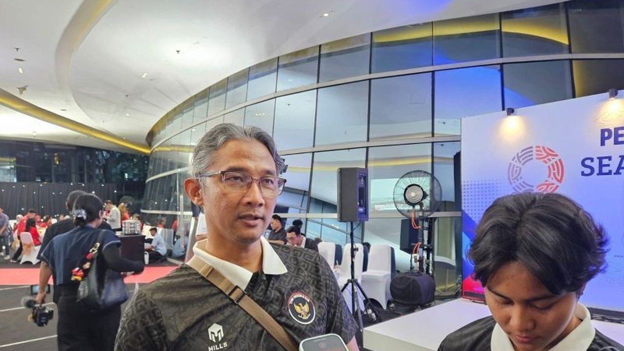 Pelatih loncat indah tim akuatik Indonesia, Ronaldy Harbianto, menargetkan medali emas pada SEA Games 2025 Thailand, didukung performa atlet di Kejuaraan Asia dan persiapan matang.
