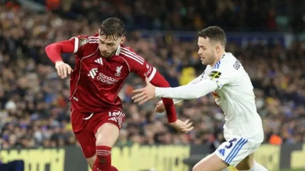 Liverpool Ditahan Imbang Leeds 3-3 dalam laga sengit Liga Inggris. Drama enam gol tercipta di Elland Road, membuat The Reds tertahan di peringkat 8 klasemen sementara.