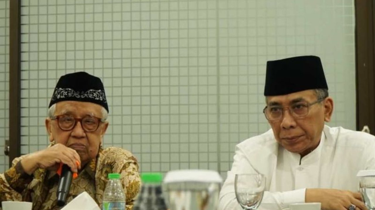 Ketua Umum PBNU, Gus Yahya Cholil Staquf, menyatakan dirinya terbuka untuk islah usai silaturahim di Pesantren Tebuireng, Jombang. Ia berharap tatanan organisasi NU tetap terjaga.