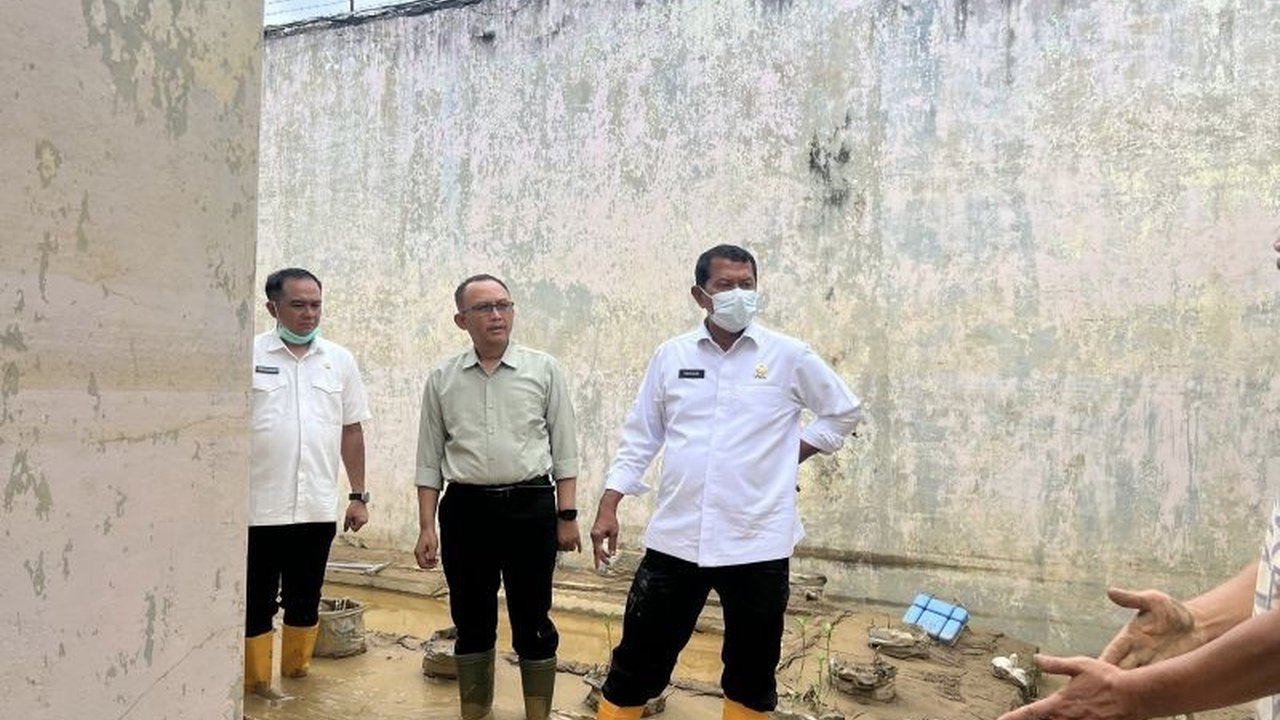 Dirjenpas Mashudi memastikan penanganan darurat banjir yang melanda lapas dan rutan di Sumatera berjalan sesuai prosedur, meninjau langsung dampak serta kebutuhan pemulihan.