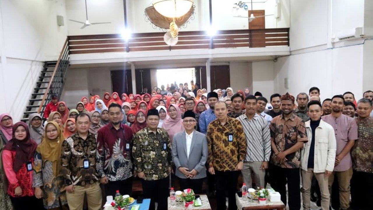 Kementerian Pendidikan Dasar dan Menengah (Kemendikdasmen) memprioritaskan implementasi pembelajaran mendalam untuk tingkatkan kualitas pendidikan, menekankan peran guru dalam menguasai substansi materi.