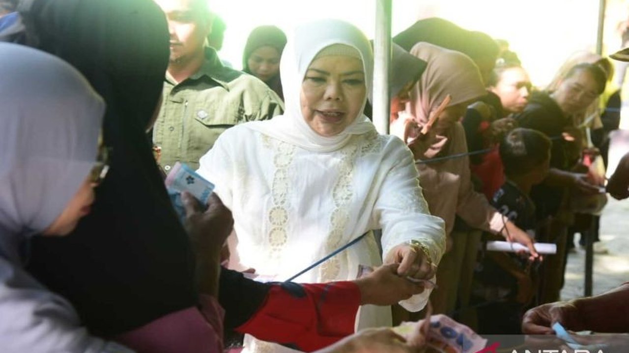 Pemerintah Provinsi Gorontalo kembali menggelar pasar murah bersubsidi menjelang Natal dan Tahun Baru, menawarkan harga bahan pokok terjangkau bagi masyarakat. Ingin tahu rincian paket dan harga yang ditawarkan?