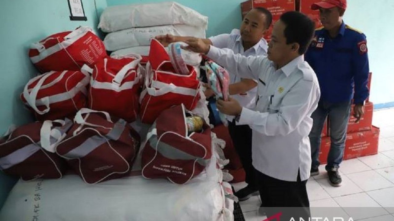 Pemkot Tangerang sigap antisipasi potensi bencana dengan menerapkan Stok Cadangan Logistik Bencana Tangerang selama tiga bulan ke depan, memastikan bantuan siap sedia bagi warga.