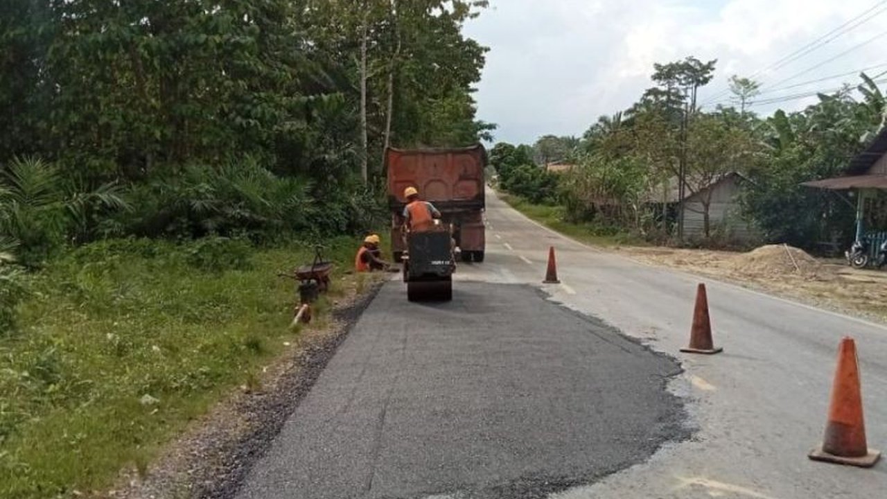 Kementerian PUPR memastikan Jalan Nasional Langkat kembali normal setelah diterjang banjir. Infrastruktur dan sumber daya siap mendukung pemulihan, demi kelancaran mobilitas warga.