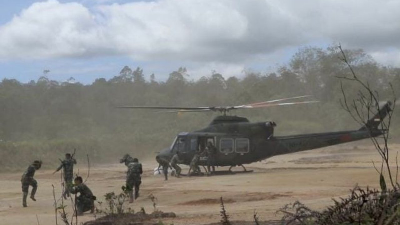 Satgas Penanggulangan Bencana Kodam I/Bukit Barisan kembali menerjunkan Bantuan TNI Tapanuli Utara via airdrop untuk warga desa terisolasi akibat longsor. Bagaimana distribusinya?
