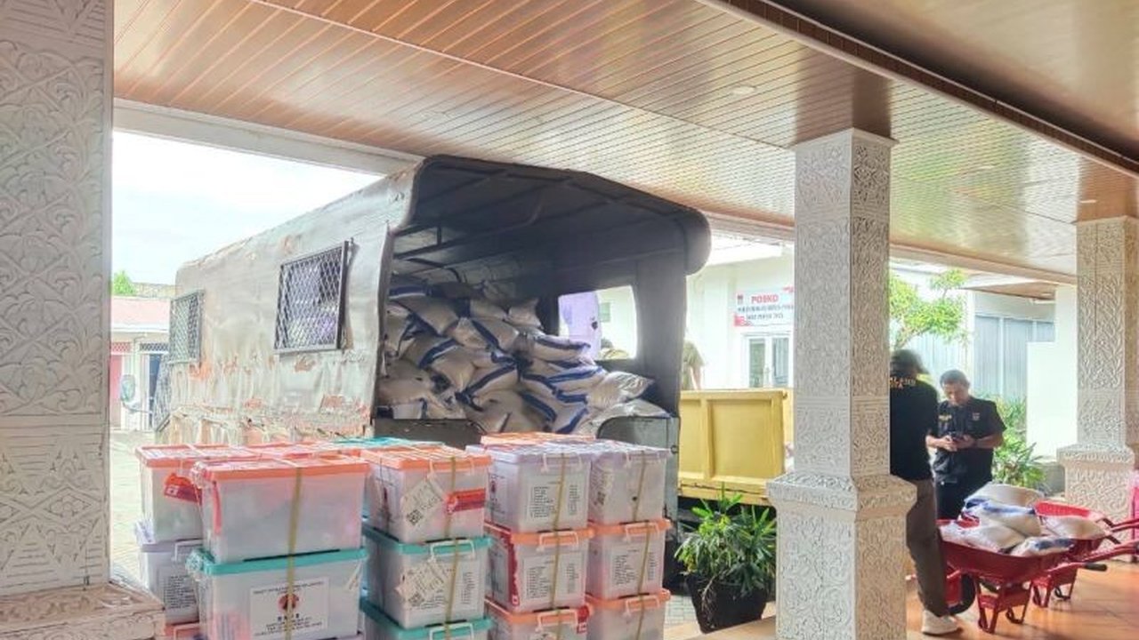 Pemerintah Kota Padang mengklaim distribusi bantuan bencana Padang berjalan lancar, memastikan tidak ada penumpukan di posko utama untuk segera sampai ke korban terdampak.