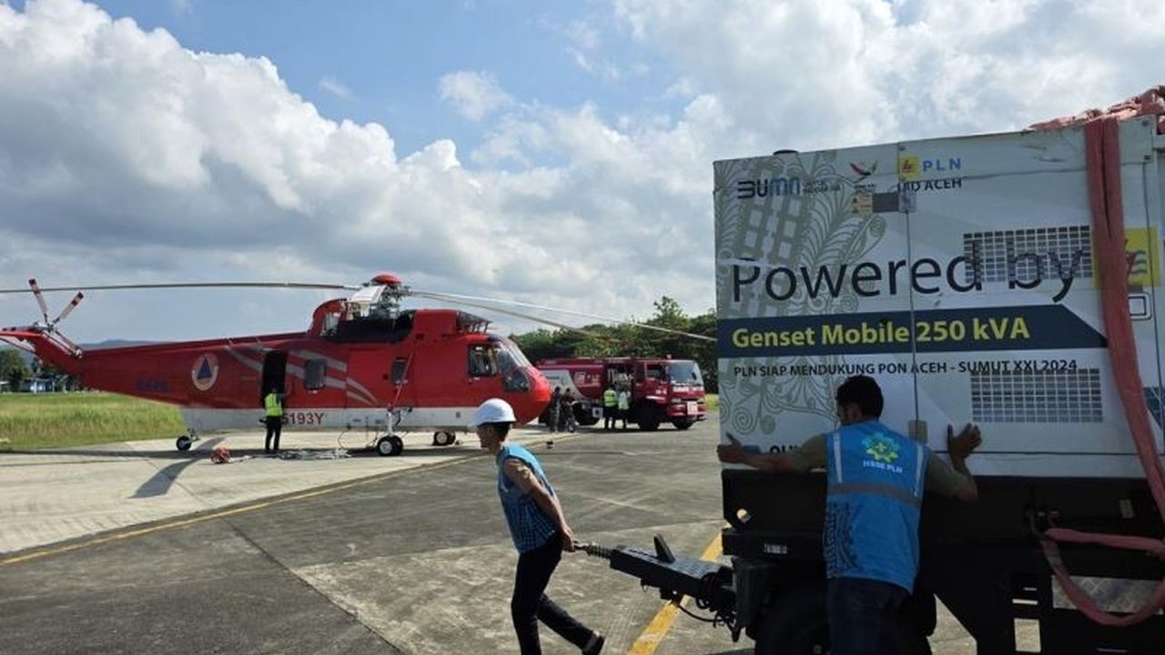 Komitmen PLN Pulihkan Listrik Aceh Tengah terwujud dengan pengiriman genset 250 kVA via helikopter ke RSUD Datu Beru Takengon, demi memastikan layanan kesehatan vital tetap beroperasi pascabencana.