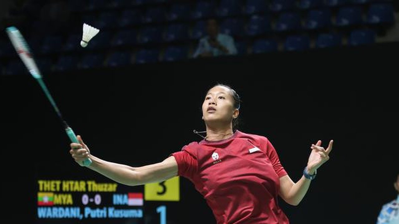 Putri Kusuma Wardani saat mengalahkan Thet Htar Thuzar di bulutangkis beregu putri SEA Games 2025. (PBSI)