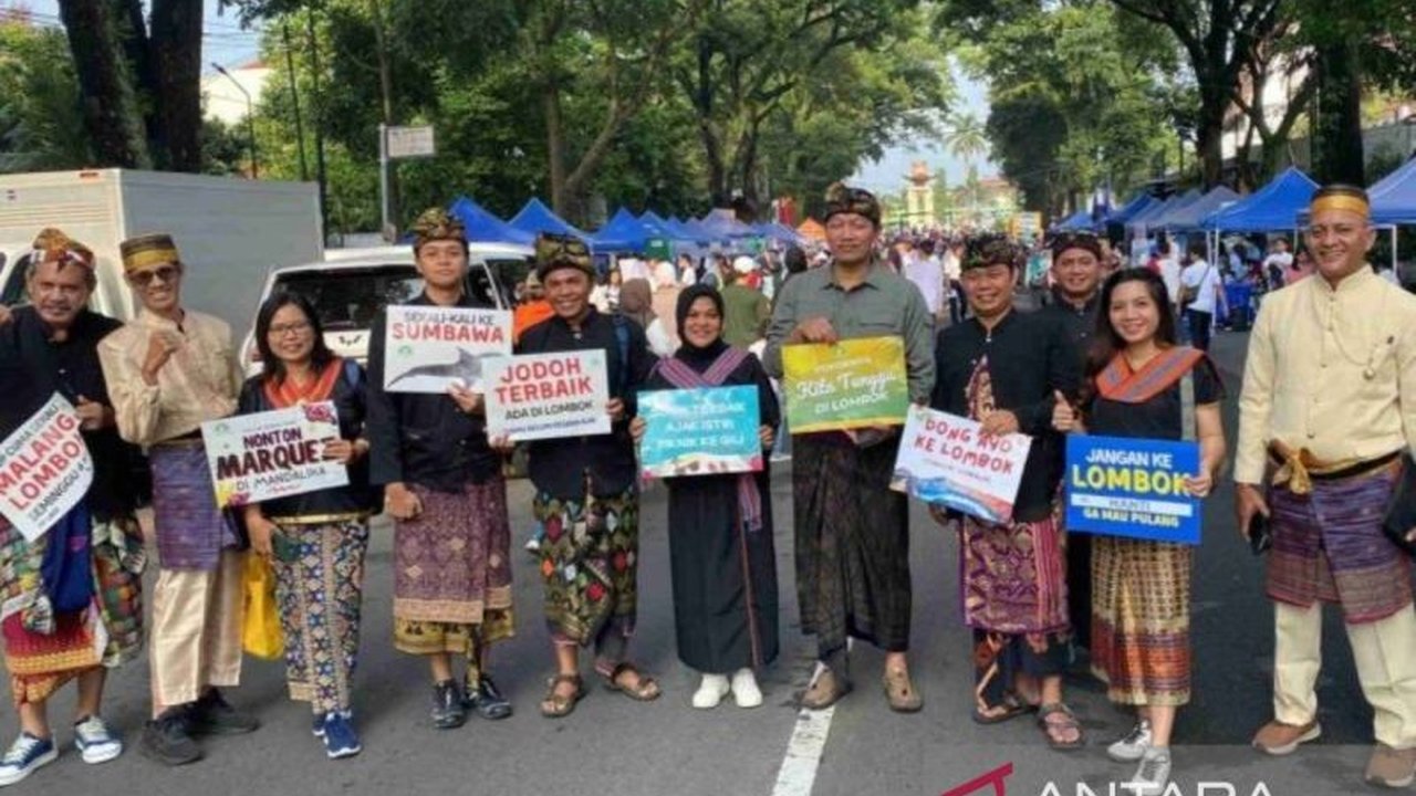 Badan Promosi Pariwisata Daerah (BPPD) NTB sukses menggelar Parade Budaya Lombok Sumbawa di Kota Malang, Jawa Timur, memperkenalkan destinasi wisata NTB dan meningkatkan kunjungan wisatawan, sekaligus mendukung rute penerbangan baru Malang-Lombok.