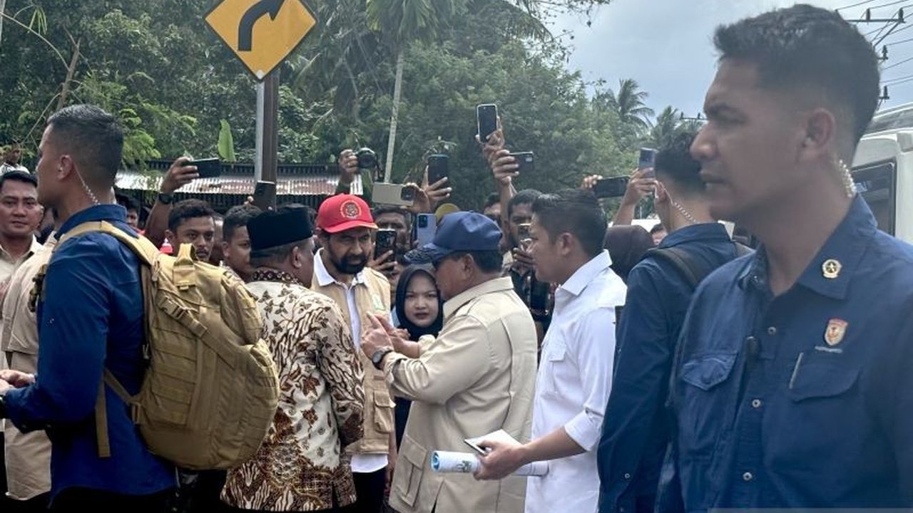 Presiden Prabowo Subianto melakukan Kunjungan Prabowo Bireuen untuk meninjau langsung dampak banjir bandang di Aceh, mendengarkan keluh kesah pengungsi, dan memastikan distribusi bantuan berjalan lancar.