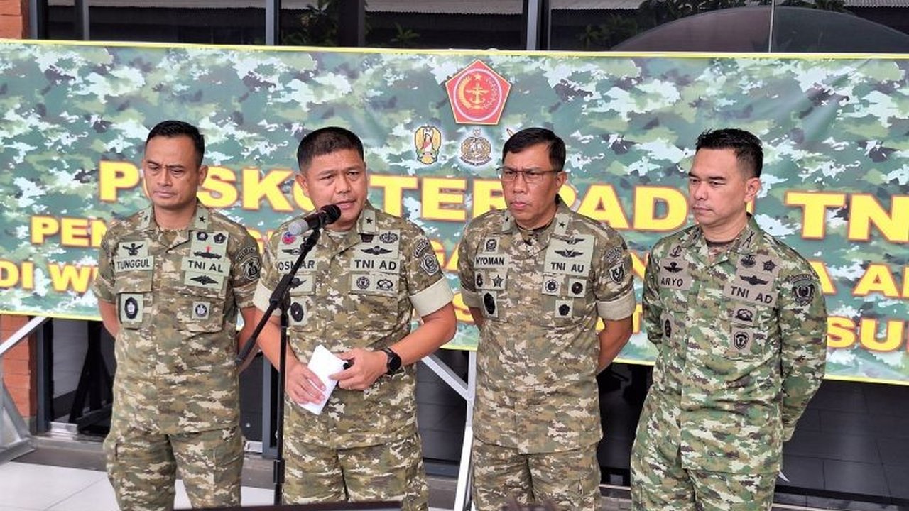 TNI mengerahkan 30.864 personel gabungan dan berbagai alutsista untuk mempercepat penanganan bencana di Aceh, Sumatera Utara, dan Sumatera Barat, menegaskan komitmen TNI Tangani Bencana Sumatra.
