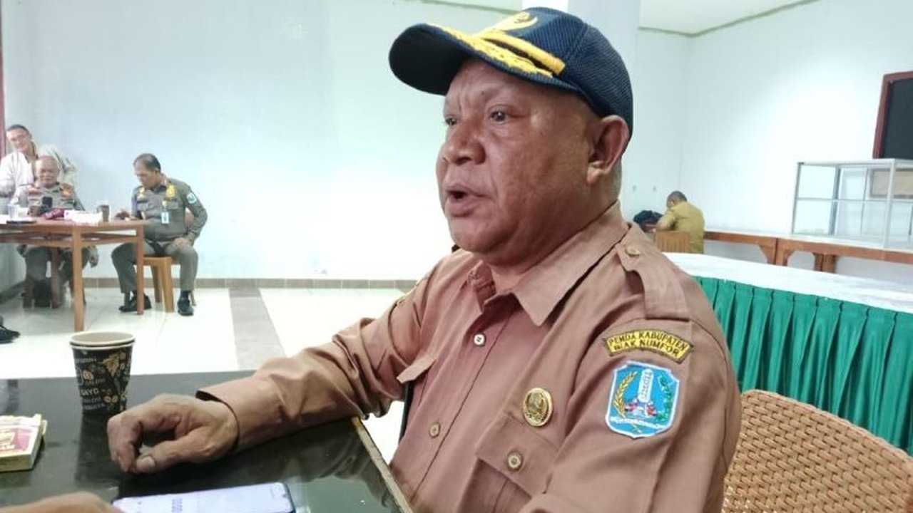 Dinas Kependudukan dan Pencatatan Sipil (Disdukcapil) Biak Numfor intensifkan layanan rekam KTP-el demi suksesnya Pilkades serentak 10 Desember 2025, memastikan warga memiliki identitas sah.
