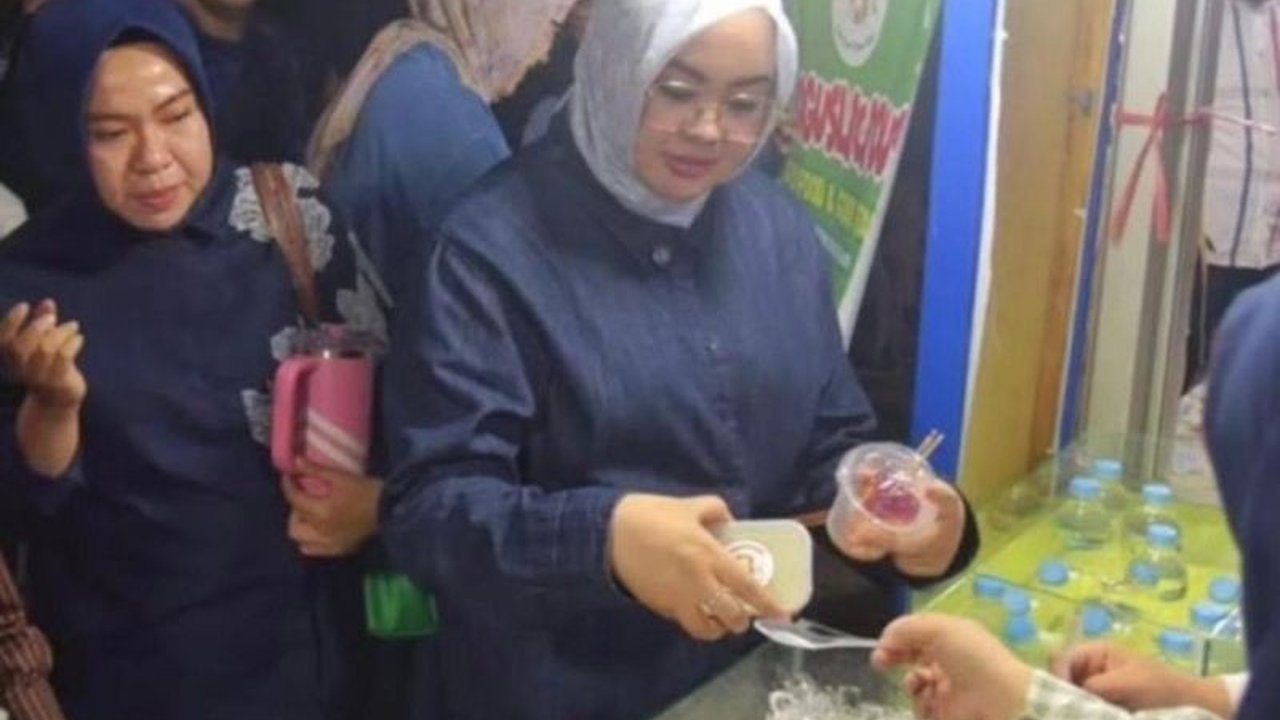 Pemerintah Kota Kendari menggelar Ekspo Ekonomi Kreatif dan UMKM 2025 di Anjungan Teluk Kendari. Inisiatif ini diharapkan mampu membangkitkan geliat UMKM Teluk Kendari dan ekonomi daerah.