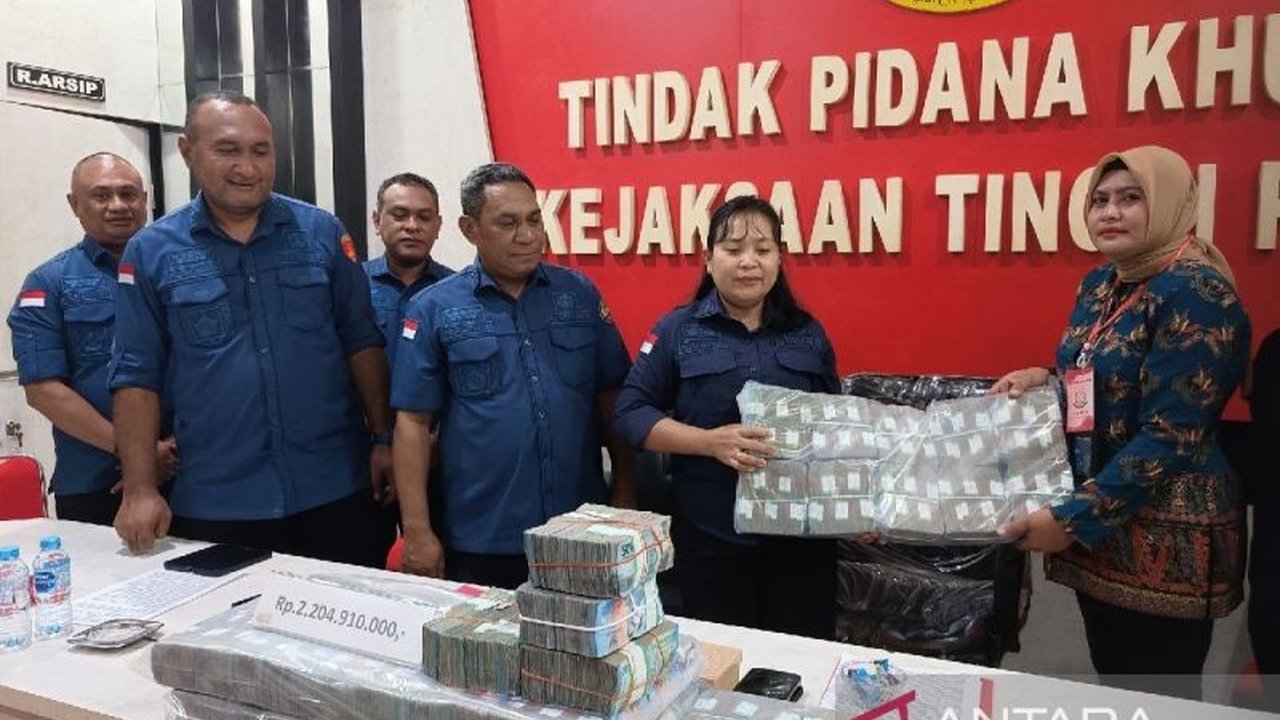 Penyidik Kejati Papua masih menanti hasil audit BPK untuk menuntaskan kasus korupsi Bulog Wamena, yang diduga menyebabkan kerugian negara hingga Rp 37 miliar dan telah memeriksa 19 saksi.