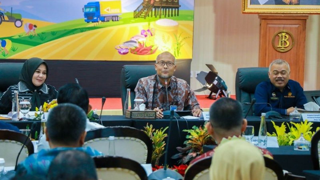 Tim Pengendali Inflasi Daerah (TPID) dan Tim Percepatan dan Perluasan Digitalisasi Daerah (TP2DD) di Sulawesi Selatan memperkuat kolaborasi untuk menjaga stabilitas harga pasar, khususnya menjelang Natal 2025 dan Tahun Baru 2026. Upaya ini dilakukan guna.