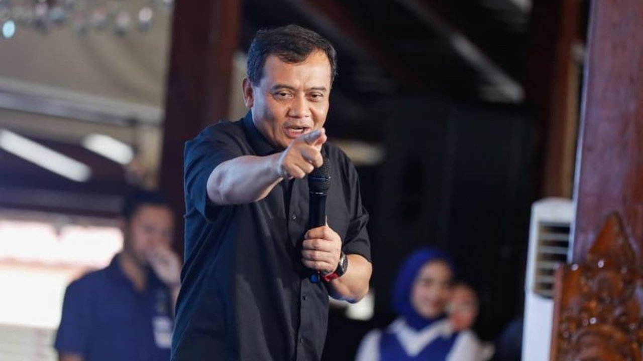 Gubernur Jateng Ahmad Luthfi menyerukan putra daerah yang merantau untuk pulang kampung, berkarya, dan membangun provinsi. Ajakannya ini didukung program pemberdayaan dan pengembangan ekonomi kreatif.