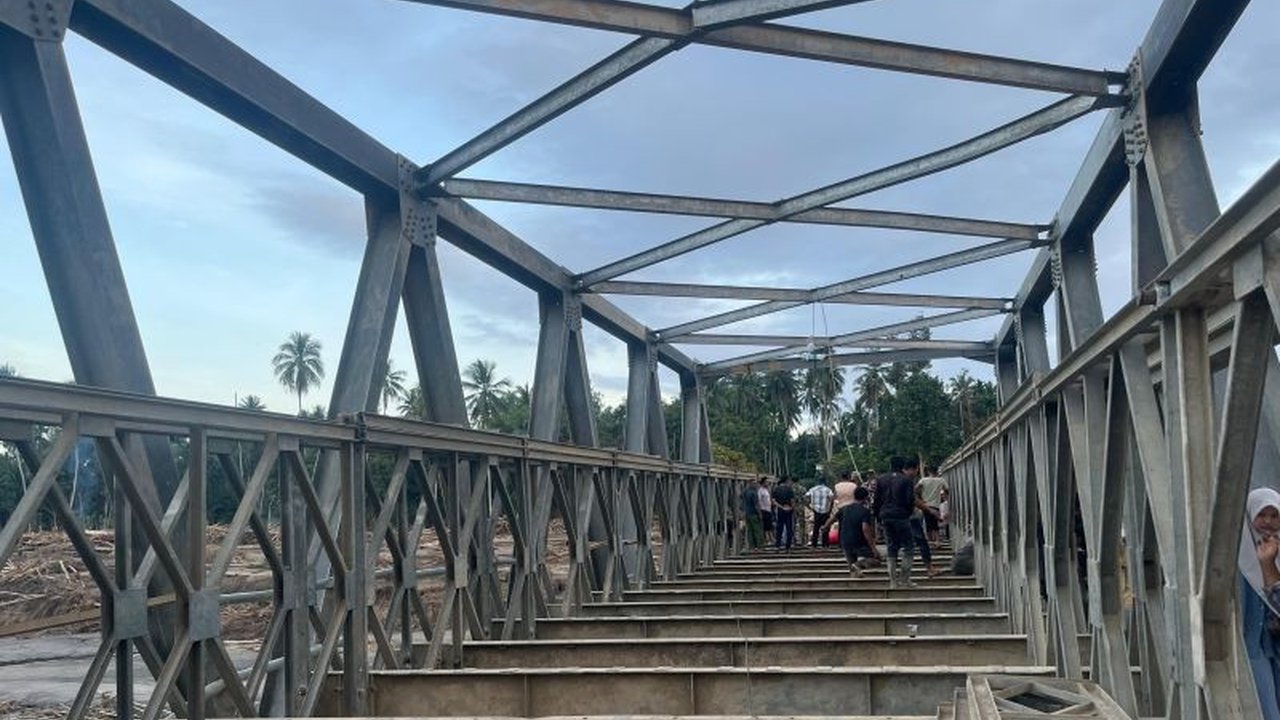 Pemerintah Aceh mempercepat pembangunan Jembatan Bailey Bireuen di Awe Geutah sebagai alternatif vital lintas nasional Aceh, menyusul putusnya akses akibat banjir dan kerusakan jembatan utama. Jalur ini diharapkan segera pulih.