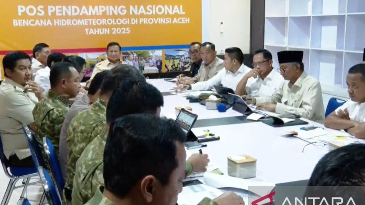 Presiden Prabowo Subianto mendorong gerakan masyarakat untuk menyumbangkan bantuan pakaian korban bencana banjir di Sumatera, sekaligus menggerakkan industri tekstil nasional.