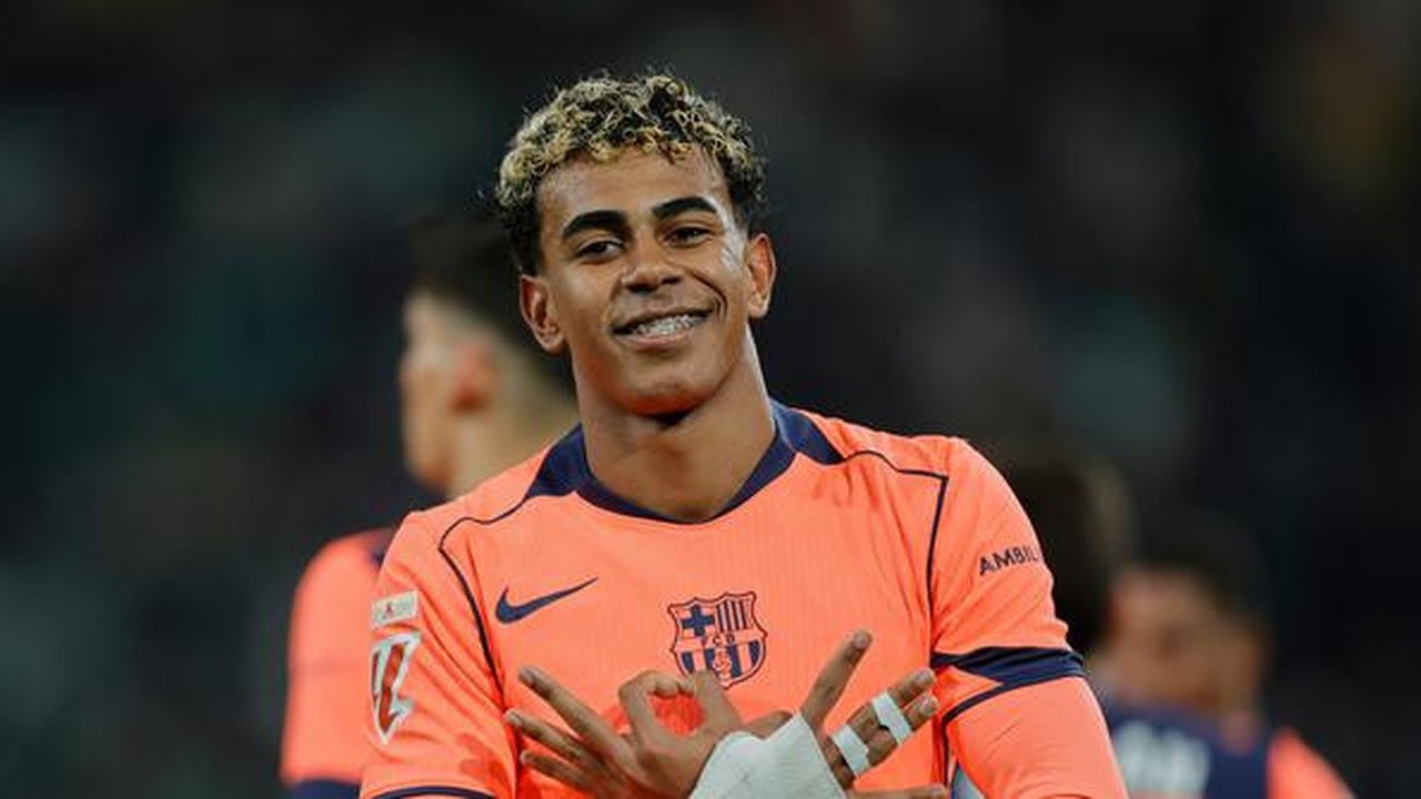 Ekspresi Lamine Yamal usai membobol gawang Barcelona di jornada ke-15 La Liga 2025/2026, Minggu (7/12/2025) (AP Photo/Manu Reino)