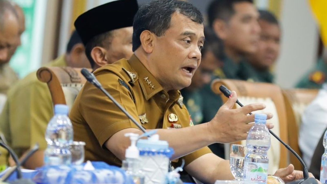 Bupati Banyumas Sadewo Tri Lastiono melaporkan tiga lokasi tambang bermasalah di wilayahnya kepada Gubernur Jateng, memicu pembentukan Satgas Pertambangan untuk penertiban dan perlindungan lingkungan.