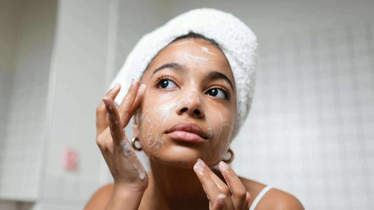 Tips Double Cleansing untuk Kulit Berminyak dan Rentan Jerawat | Copyright pexels.com/Ron Lach