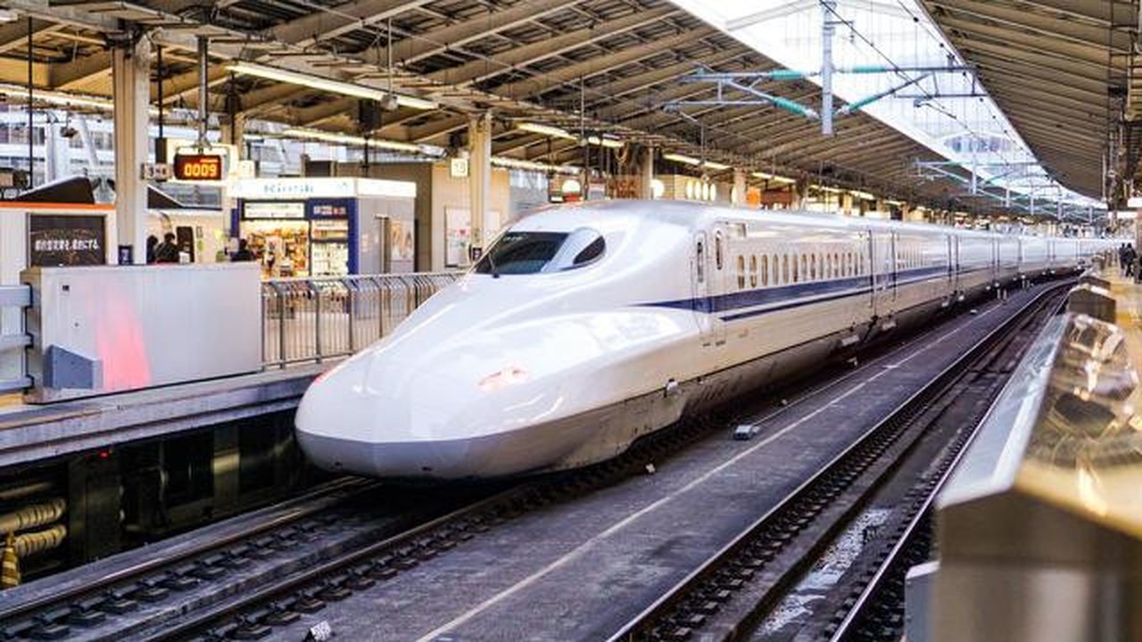 Ilustrasi shinkansen Jepang. (dok. Unsplash/ Fikri Rasyid)