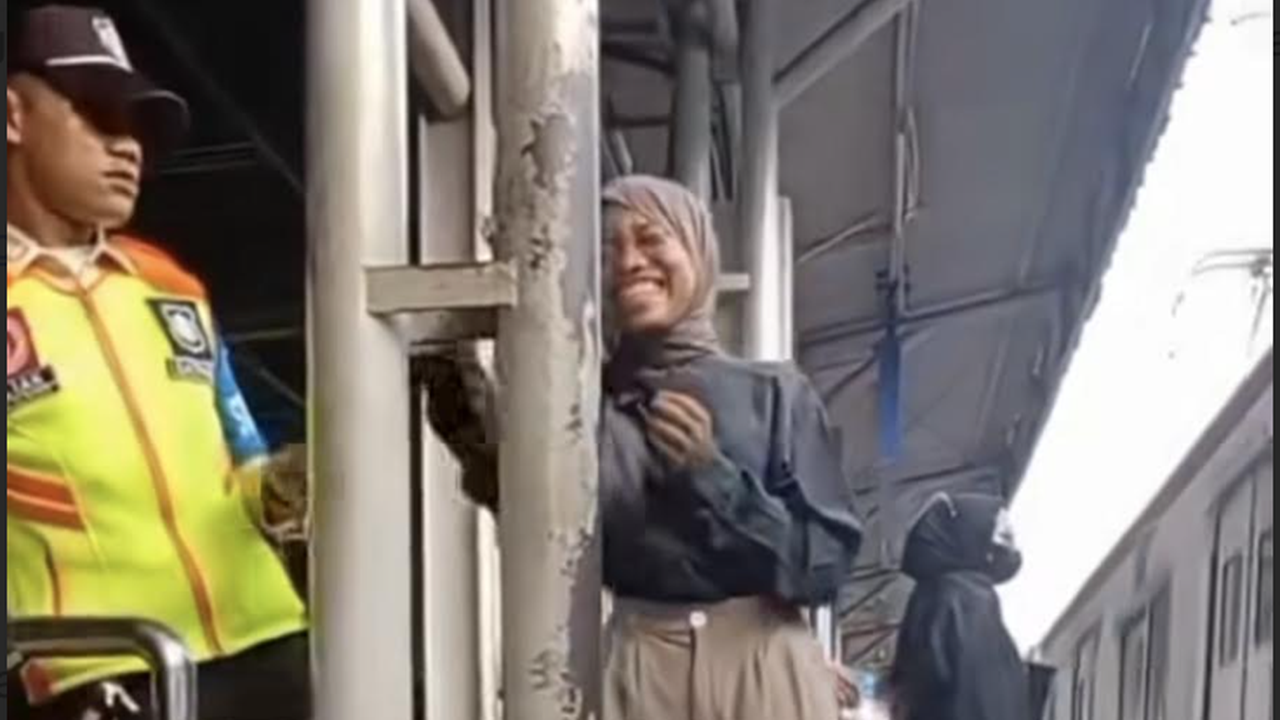 Viral, Petugas Keamanan Stasiun Nyaris Terjatuh Usai Didorong ODGJ, Ini Penjelasan Polisi