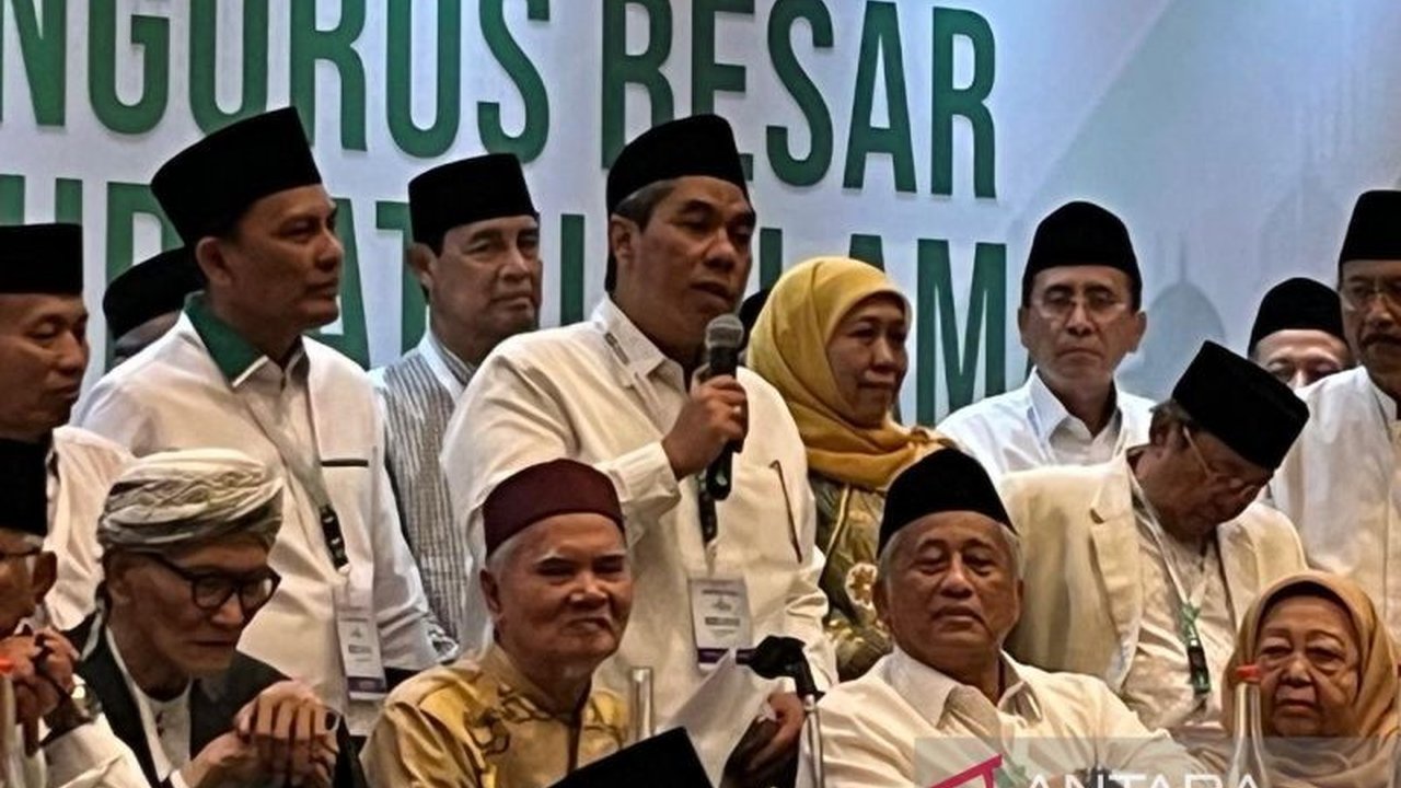 K.H. Zulfa Mustofa resmi ditetapkan sebagai Pj Ketum PBNU dalam Rapat Pleno Syuriyah, akan memimpin hingga Muktamar 2026. Siapa sosok pengganti Yahya Staquf ini?