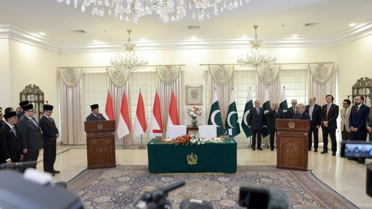 Presiden Prabowo Subianto menginstruksikan peningkatan Hubungan Dagang Indonesia Pakistan, menargetkan keseimbangan neraca perdagangan yang saat ini didominasi sawit, membuka peluang kerja sama baru.