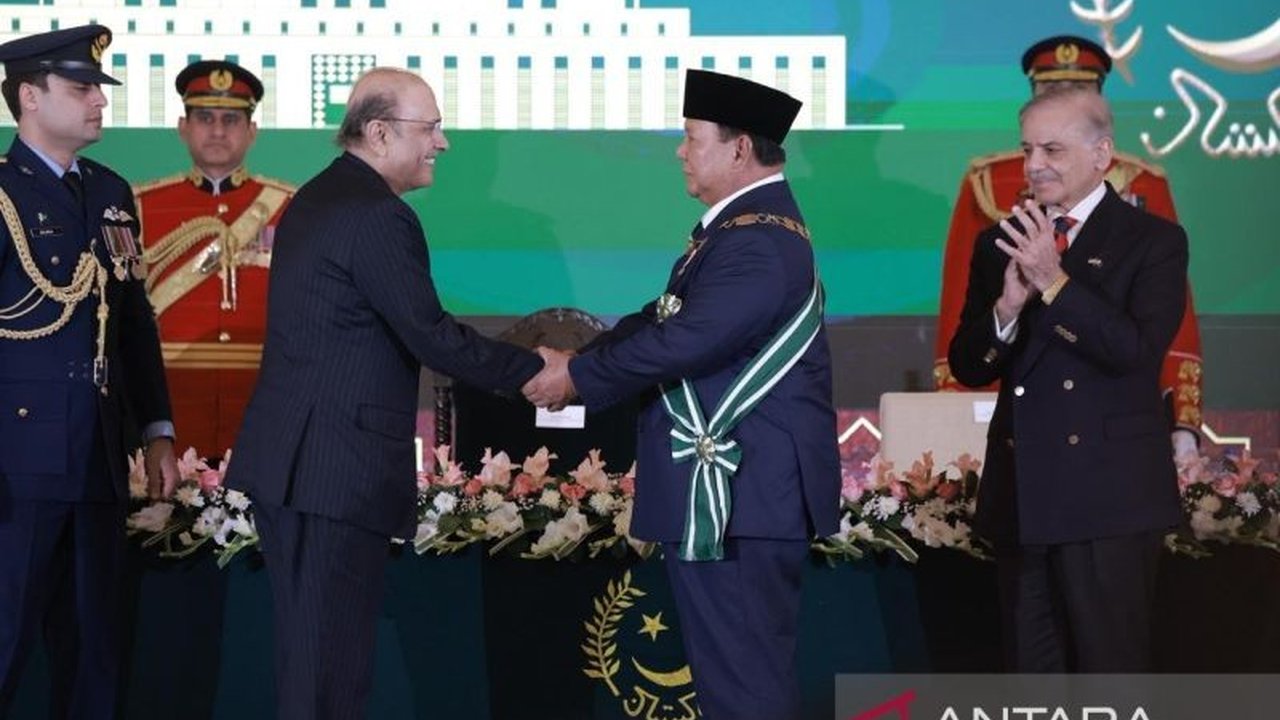 Presiden Prabowo Subianto menerima anugerah bintang tertinggi 