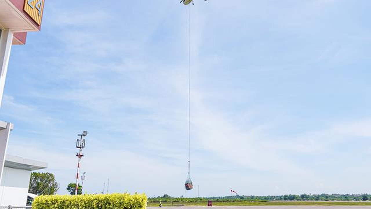 Pertamina untuk pertama kalinya melakukan metode pengiriman sling load menggunakan helikopter sebagai upaya mempercepat penyaluran LPG ke wilayah Bener Meriah yang akses daratnya terputus aki