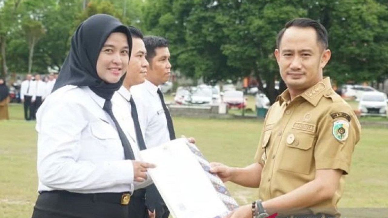 Wali Kota Palangka Raya, Fairid Naparin, meminta 1.526 PPPK paruh waktu yang baru diangkat untuk memperkuat pelayanan publik, menekankan integritas dan komitmen kerja sebagai ASN.