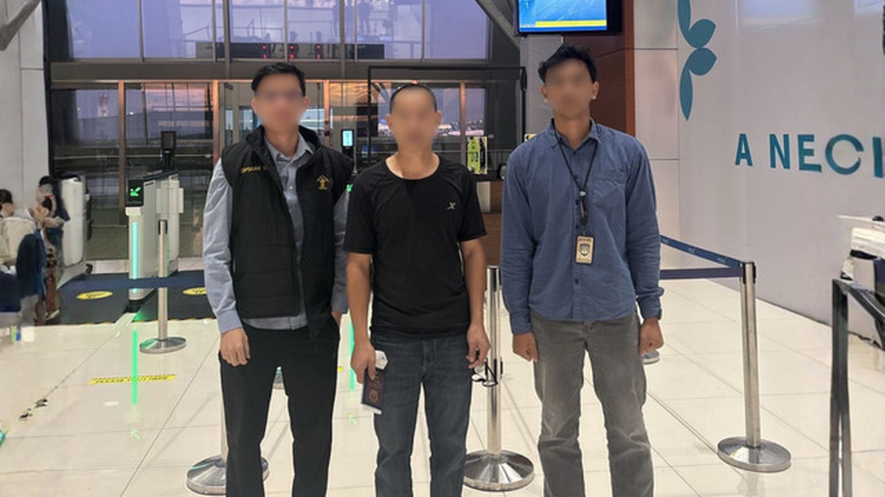 Hu Junjie, seorang pria berwarganegara China, harus dideportase dan diusulkan masuk daftar pencekalan oleh Kantor Imigrasi Kelas I Khusus Non TPI Tangerang, lantaran kedapatan bekerja tanpa i
