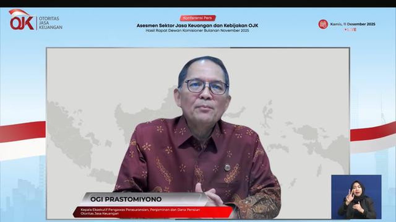 Kepala Eksekutif Pengawas Perasuransian, Penjaminan, dan Dana Pensiun Otoritas Jasa Keuangan (OJK), Ogi Prastomiyono alam Konferensi Pers RDKB November, Kamis (11/12/2025). (Liputan6.com/Tira