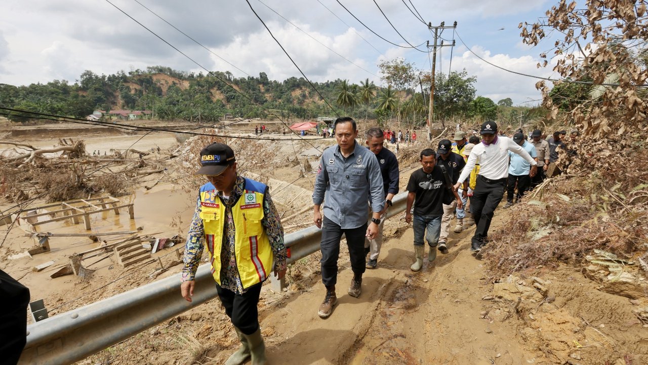 Menko AHY Cek Kerusakan Infrastruktur di Lubuk Sidup, Upayakan Perbaikan Jembatan Penghubung Dua Kabupaten