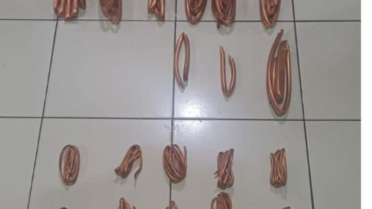 Jajaran Polresta Tangerang berhasil melakukan penangkapan pencuri pipa tembaga AC di kawasan Bandara Mas. Pelaku berinisial RJT (28) diamankan beserta barang bukti, mengungkap kerugian hingga jutaan rupiah.