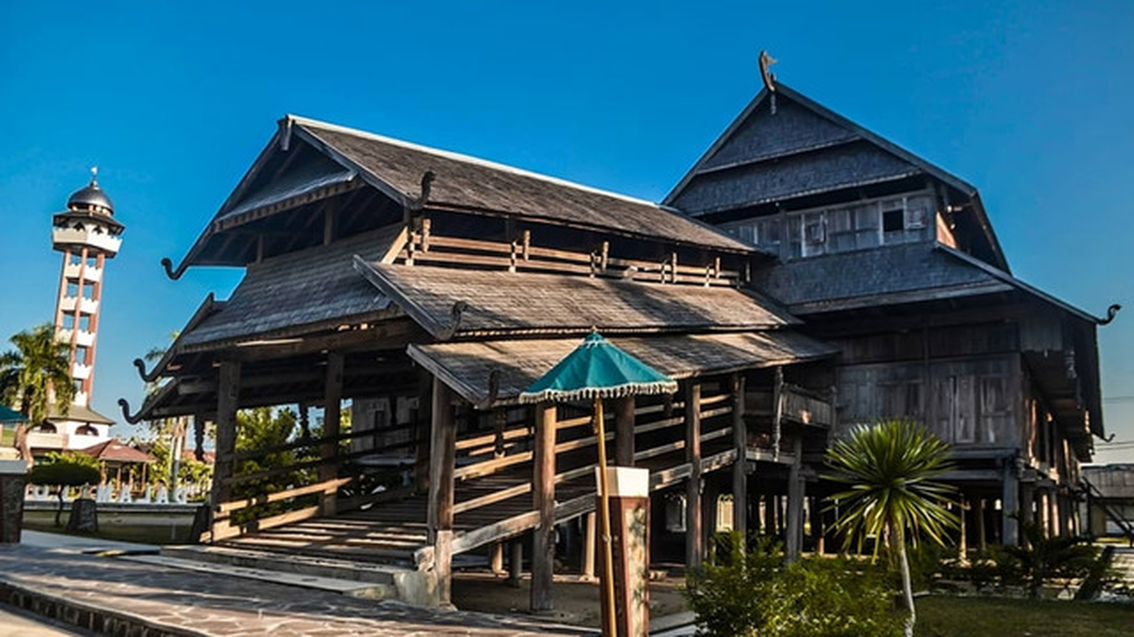 Rumah Adat Nusa Tenggara Barat (Foto: IG/Badan Promosi Pariwisata Daerah Nusa Tenggara Barat)