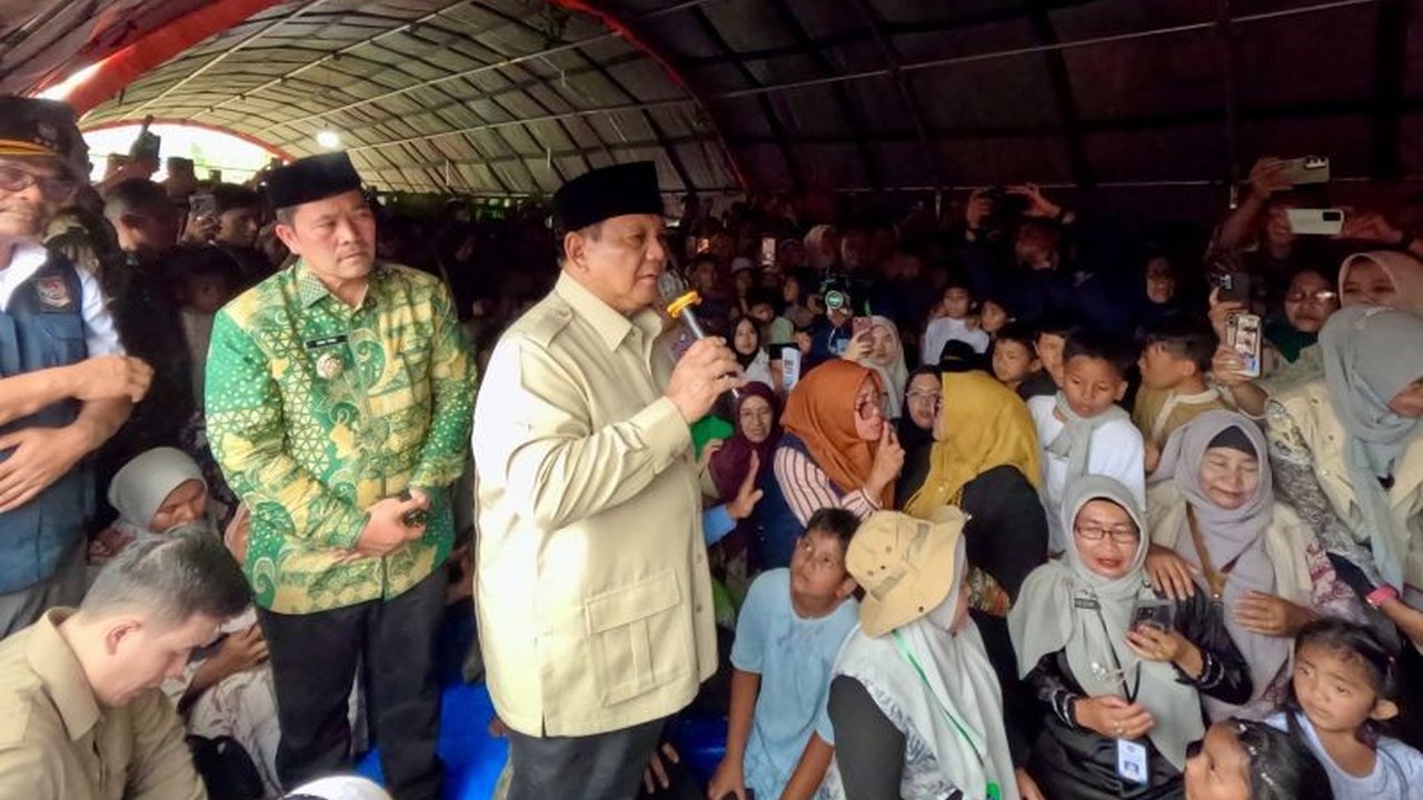 Presiden Prabowo Subianto Kunjungi Takengon, Aceh, meninjau langsung korban banjir dan menegaskan komitmen pemerintah untuk mempercepat pemulihan serta memberikan bantuan.