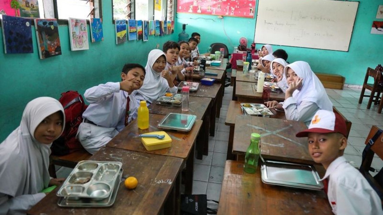 Dua tragedi di sekolah Jakarta menyisakan trauma mendalam bagi siswa. Artikel ini mengulas peran Hipnoterapi Pemulihan Trauma Sekolah sebagai metode efektif untuk membantu anak-anak mengatasi luka psikis mereka.