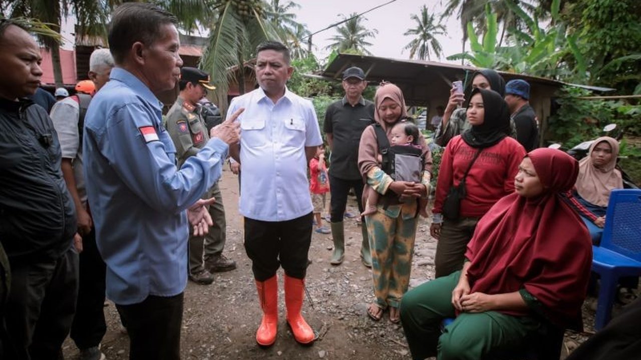 Sebagai wujud solidaritas, Pemprov Banten Bantu Korban Bencana banjir dan longsor di Sumatera Barat serta Aceh dengan total bantuan Rp2 miliar dan logistik, menegaskan komitmen kemanusiaan.