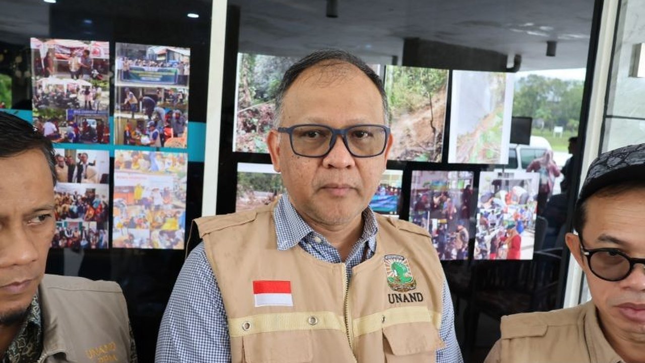 Kementerian Pendidikan Tinggi, Sains dan Teknologi (Kemendiktisaintek) siap memfasilitasi pengajuan dokumen pengganti ijazah bagi alumni yang terdampak bencana, memastikan kelangsungan pendidikan meski kehilangan ijazah fisik.
