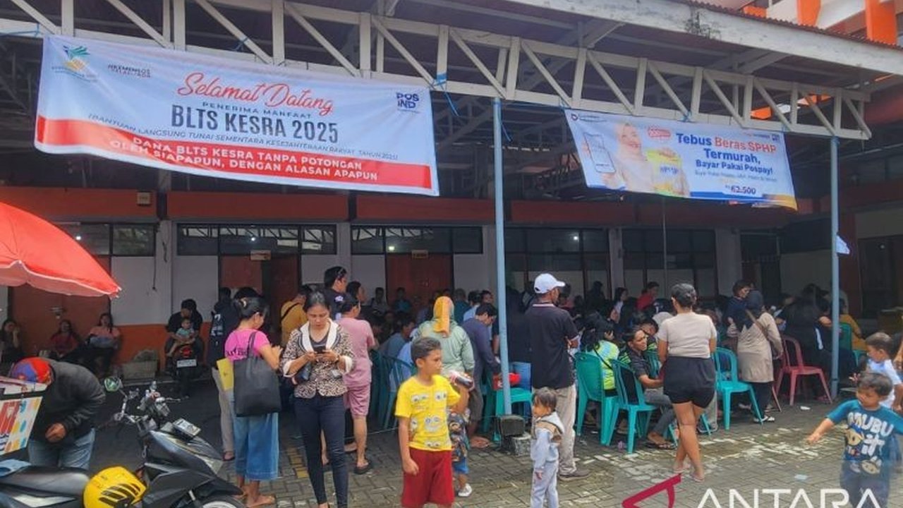 Keluarga penerima manfaat BLTS Kesra di Manado antusias menyambut bantuan pemerintah, berencana mengalokasikan dana tersebut untuk memenuhi kebutuhan Natal dan Tahun Baru 2026.