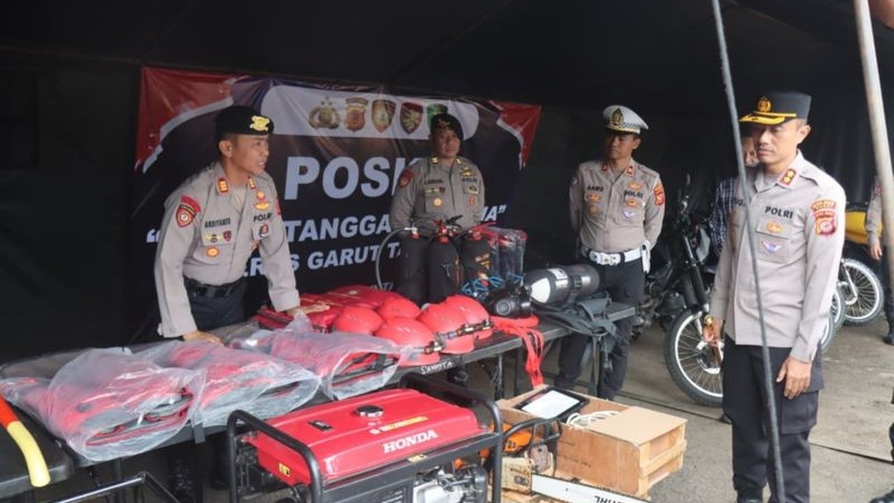 Polres Garut Siaga Bencana hidrometeorologi menjelang akhir tahun, menyiapkan personel dan peralatan lengkap. Kesiapan ini penting untuk respons cepat dan terkoordinasi demi keselamatan warga.